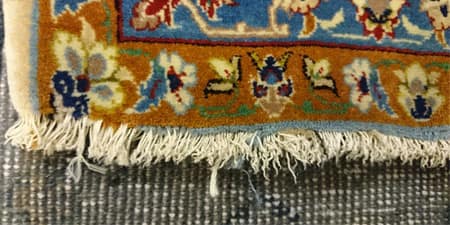 Restauración de flecos alfombra, colocación de flecos nuevos