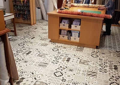 Instalación de alfombra vinílica (20)