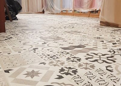 Instalación de alfombra vinílica (14)